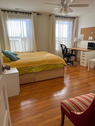 3rd floor bedroom - Beautiful Bedroom and a private bathroom in the heart of Mt. Vernon, for short term rental