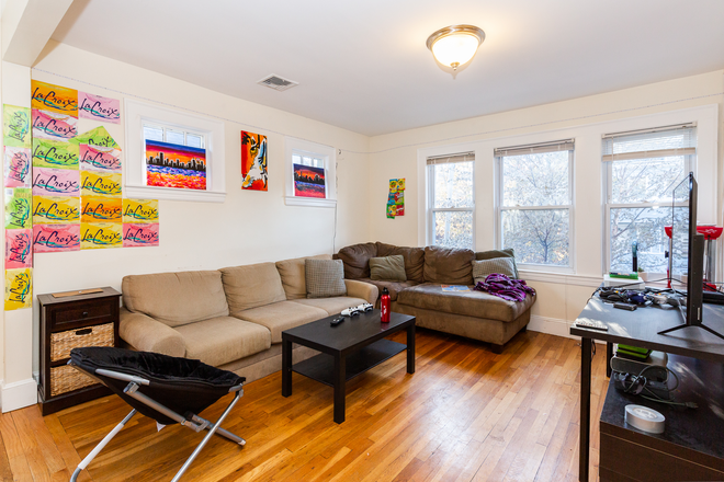 Living - 4BD 2BA Mission Hill No Brokers Fee Apartments