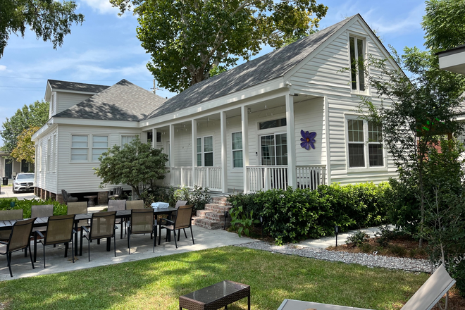 outside - Prime luxury student apartment close to campus, newly renovated, and fully furnished