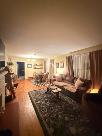 Living room - Sublease - House close to campus