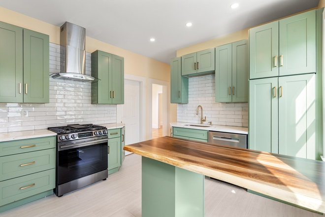 Kitchen - Newly Renovated Apt - 10 min to Harvard Sq