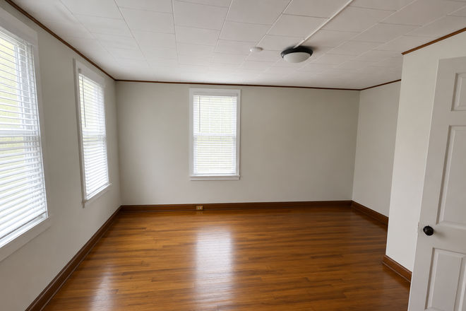 Bedroom - 4 Bedroom and 3 Bedroom bedroom available June 1 2026 ! Close to UMass Campus Apartments