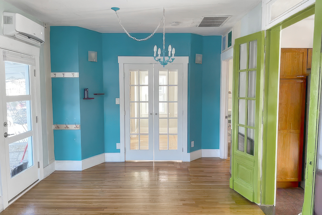 Livingroom with French doors - Green Bean Spring/Summer Sublease House