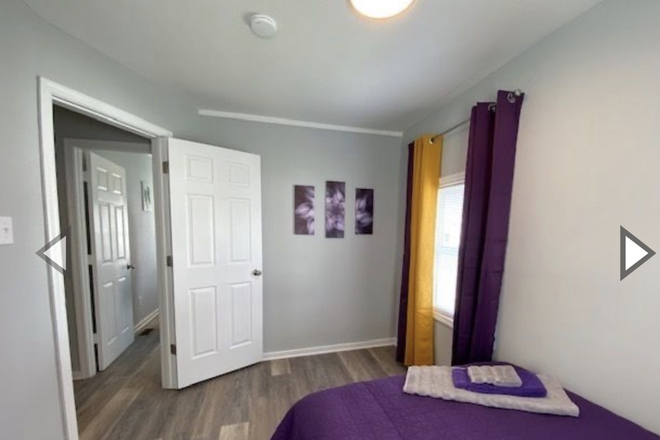 Bedroom - Townhome Close to Campus