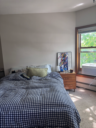 Bedroom - Bedroom needing spring sublet in spacious 4-story UVM student home