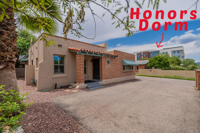 Incredible location just three doors down from Honors Village! Yes - its that close to campus! - Incredible location just three doors down from Honors Village! (3BR 2BA w/ wood floors + Laundry)