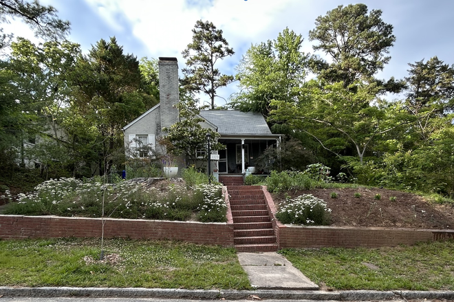 Front of House - 2 bedroom pet friendly house for rent in Forest Hills 8/1