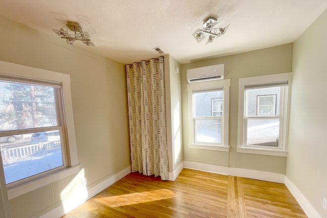 Upstairs bedroom - the one for rent - Green Bean Spring/Summer Sublease House
