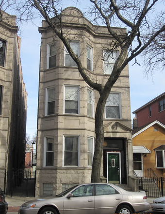 Building front view - 3-bedroom 1-bathroom Apartment at West Lexington Street, Unit 2F, Chicago, IL 60607