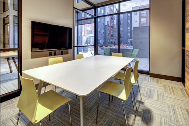 Private Study Room - U Centre On College 4x4 Apartment Relet