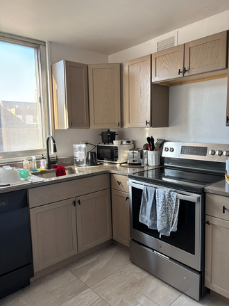 Kitchen - Summer Sublet close to campus