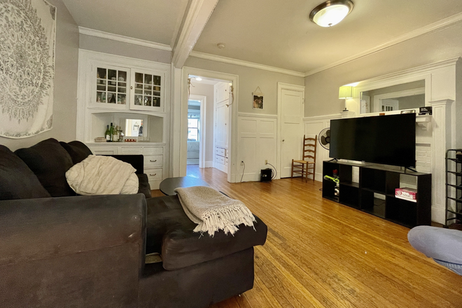 living room - Sunny top floor Fenway 3 bed for Sept 2026 - landlord pays the fee