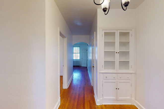 Dining room - 4034 Calvert St Apartments