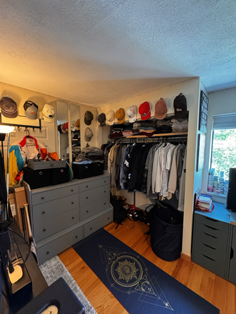 Bedroom - Large 3Bed / 1.5 Bath Apartment — Spring Sublet Near Boston College Campus (In Unit Laundry)