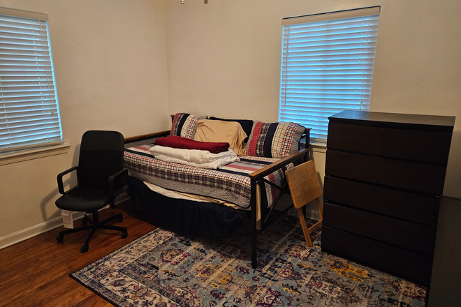Guest Bedroom - Guest Bedroom Available in 2br/1ba Condo Unit