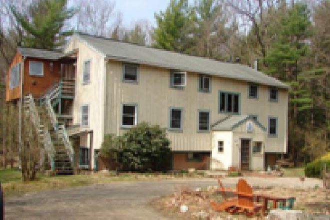 Main Dwelling - Looking for a housemate to share 3 BR 1 bath unit