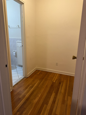 Private Dressing room - Huge Bright Studio Apt Bldg Garden City Border