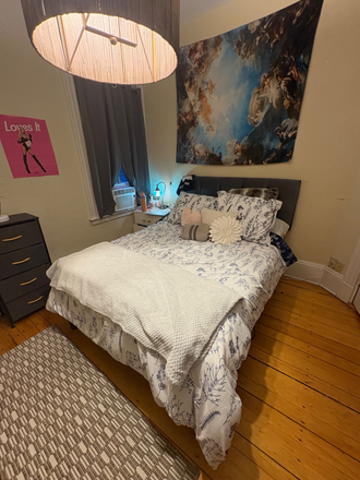 Bedroom - Private Room on Columbus (female only)