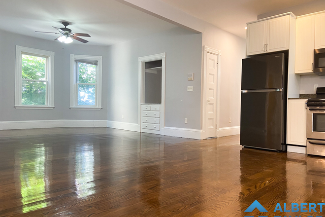 Kitchen - 1st Floor 6 Bed 1 minute from Green Line!! Apartments