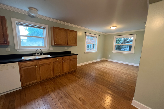 Large kitchen - 4 bedroom, 3 bath townhome on folly beach - 2 blocks to beach and 2 blocks to center street