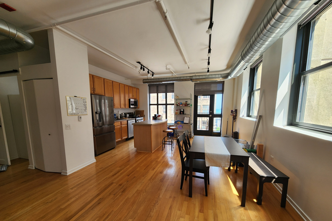 Kitchen/Dining Room - 6 E Monroe Street (women only) Condo