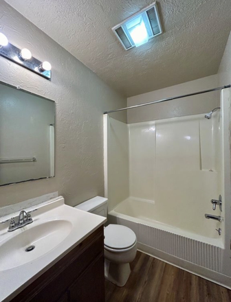 Bathroom - Duplex-walking distance to campus! Duplex