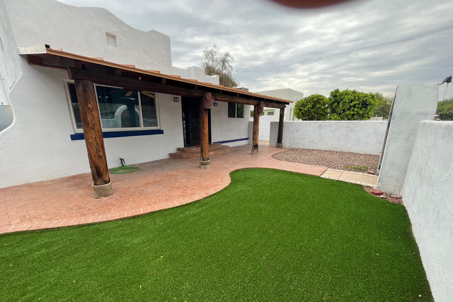 2321 E 6th Street Front Yard and Gate - Gorgeous Renovated 3bd/2ba, 1350 sqft house Sam Hughes 4 blocks to AU (Sam Hughes)