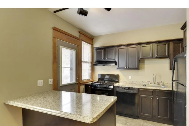 Kitchen - 2-Bedroom walking distance to campus Apartments