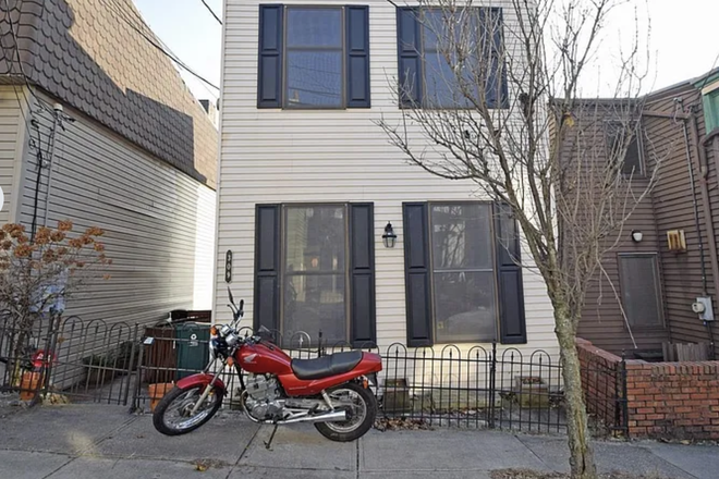 elevation - 1 bedroom in 3 bed 2 bath house for male student or graduate (FALL SEMESTER SUBLEASE)