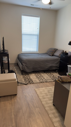 Bedroom with very large closet and private bathroom - PARK 37
