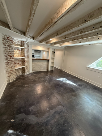 living room - Quiet 1-BR 'Mother-in-Law' apt. Water and power PAID, near Carrollton streetcar