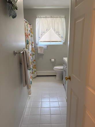 Bath - 10 Allagash Trail Narragansett, RI 02882