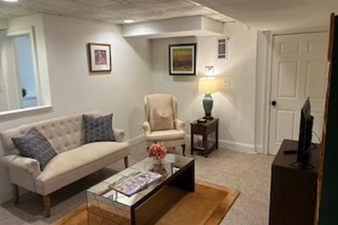 Living - Perfect Furnished All Inclusive One Bedroom Apartment Walkable To Emory