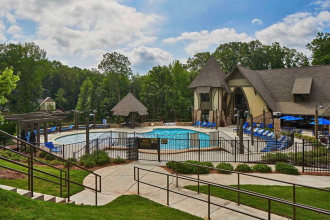 Picture of the pool - Arcadia Student Living