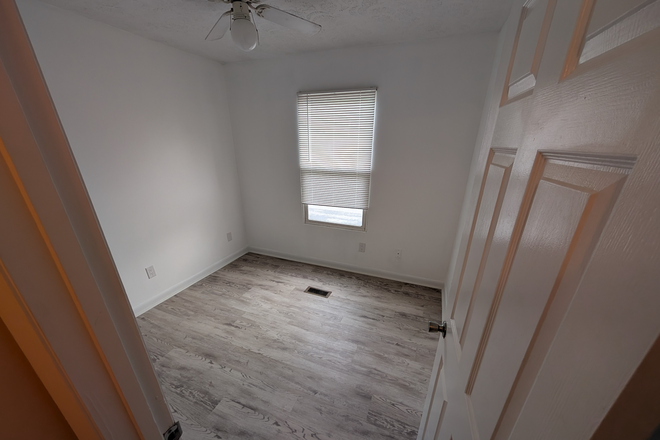 Bedroom (all similar) - Clover Valley