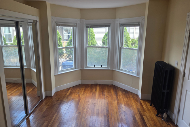 Bedroom - Summer Sublet Near Porter and Davis Square Apartments