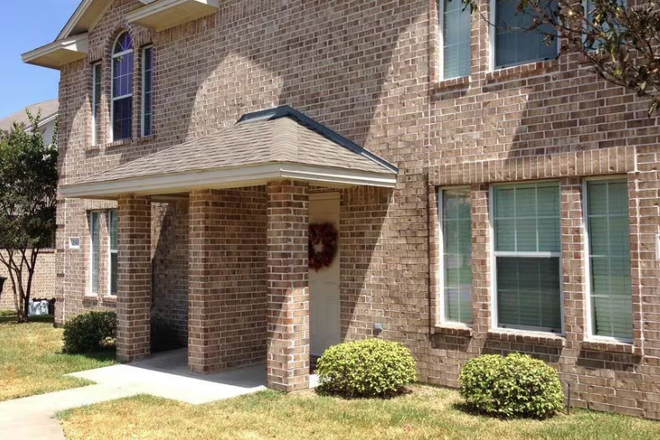 Outside view - 2340 Autumn Chase Loop near bus route number 26