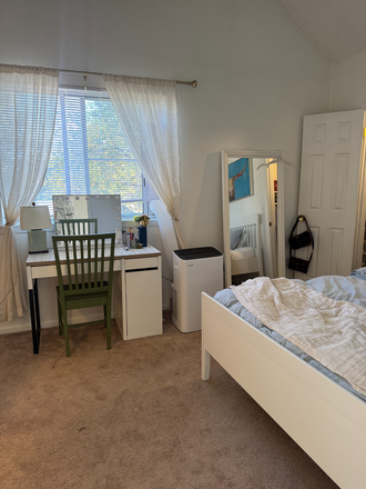 Bedroom - 963 Pleasant St., Spring and Summer Sublet, very close to campus with cheap rent