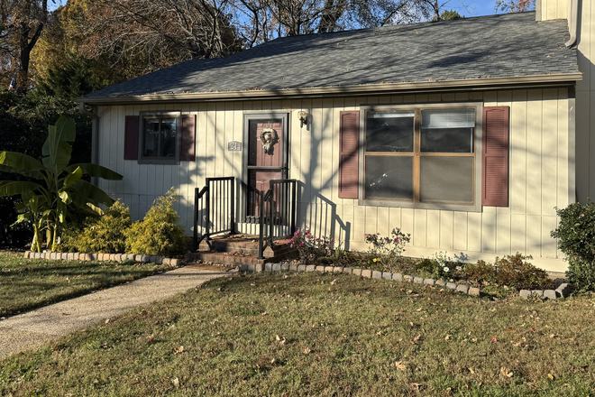 Outside - Close to William & Mary and 199 corridor Townhome