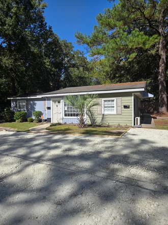 Exterior - Unit B is the Green side - Charming 1BR Near Downtown Charleston & MUSC | Walk to Greenway