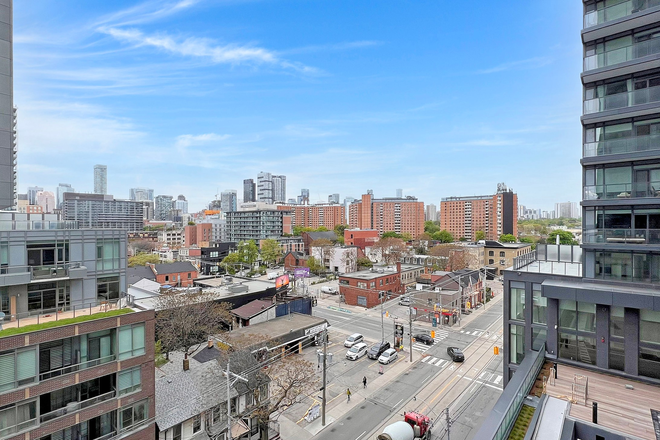 - Luxury Furnished 2 Bed/2 Bath with Parking, Locker & Pool Access