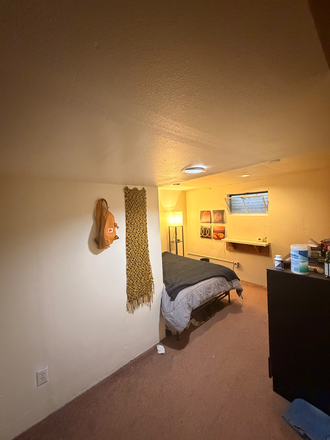 Bedroom space - 420 S. 45th Street -- Easy Commute to Campus!