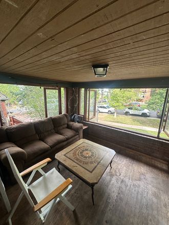 Sunroom! - 3-Bed unit (or 9-Bed Full House!) near Chautauqua – Furnished & Subsidized!