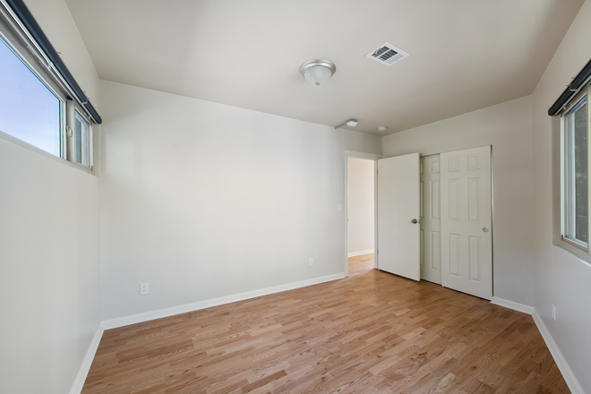 bedroom - Large single room in a 3-bedroom, 2-bathroom apartment right across from the northside of campus