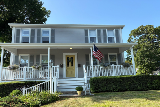 front view - Unit #1 Lower Apartment - 2 Bedroom/ 1 Bathroom/off street parking and laundry facilities in unit