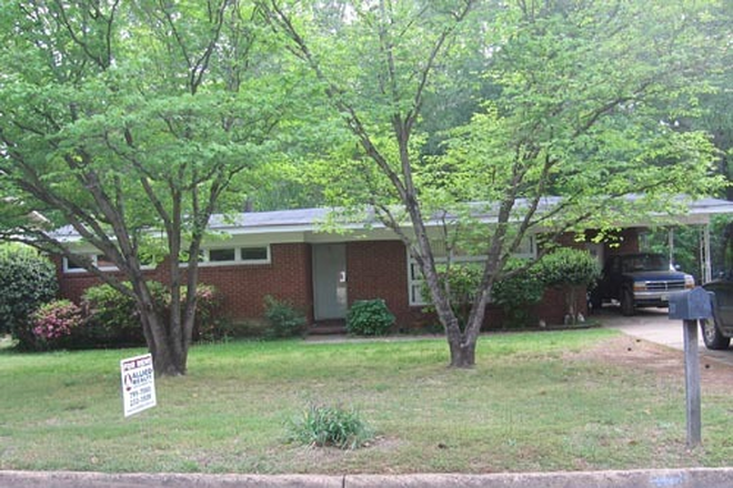 - 307 32nd Place E- 3 bed 1.5 bath