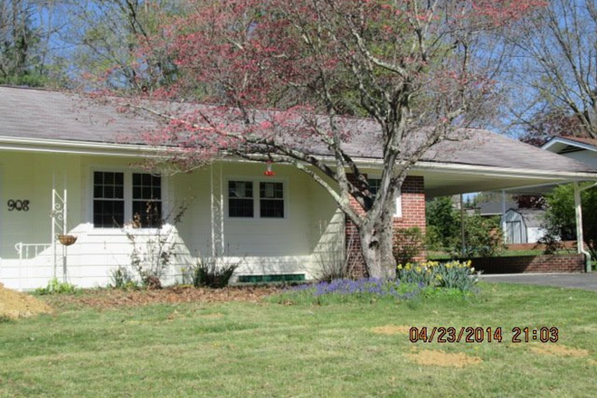 - 2 Bedroom with bonus room 1.5 Bath Lower-Level Duplex