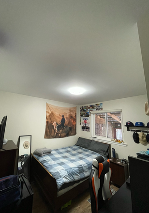 Bedroom - Renovated House - 5 min drive to UTM