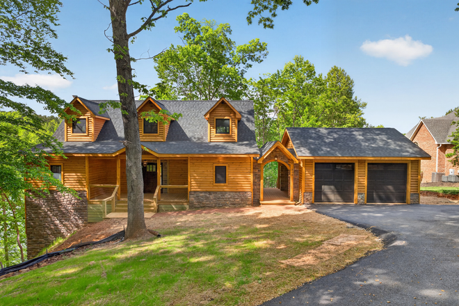 Front view - The Lake House on Leesville Lake