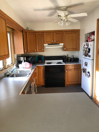 Kitchen - 4 Bed 2 Bath located across the street from UIHC and Dental School (July 1to May 29)